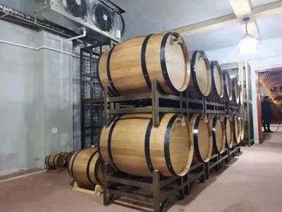 儀隴企業家回報家鄉:新疆種上萬畝葡萄 加工成汁運回家鄉釀酒